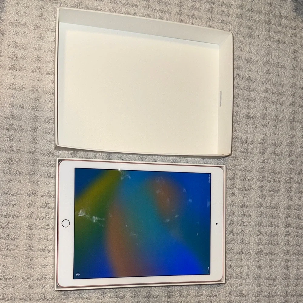 Apple Tablet in Silver with Vibrant Display